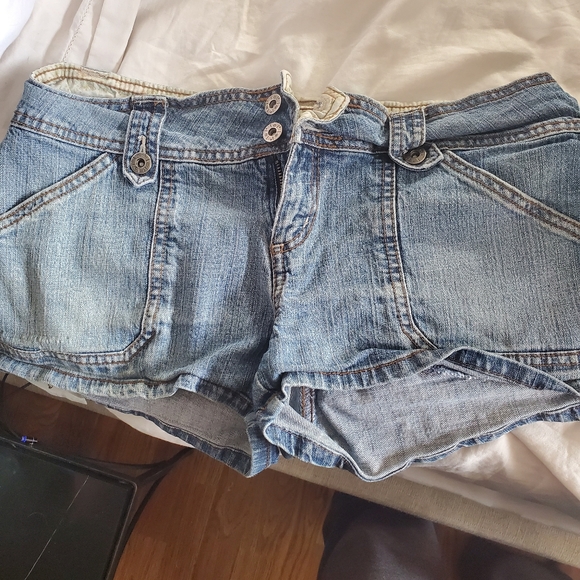 Shorts - Picture 1 of 2